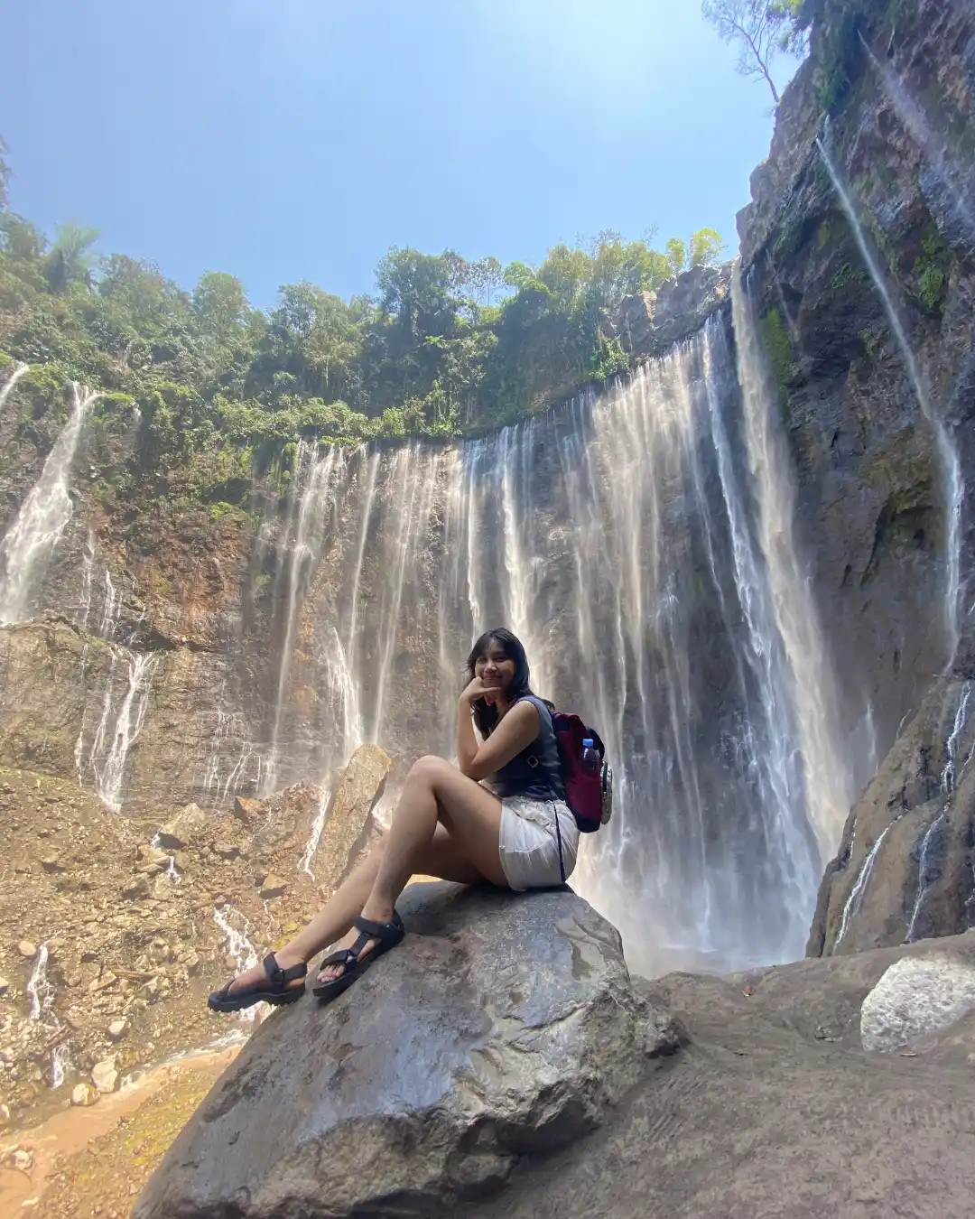Trekking di Dasar Air Terjun Tumpak Sewu